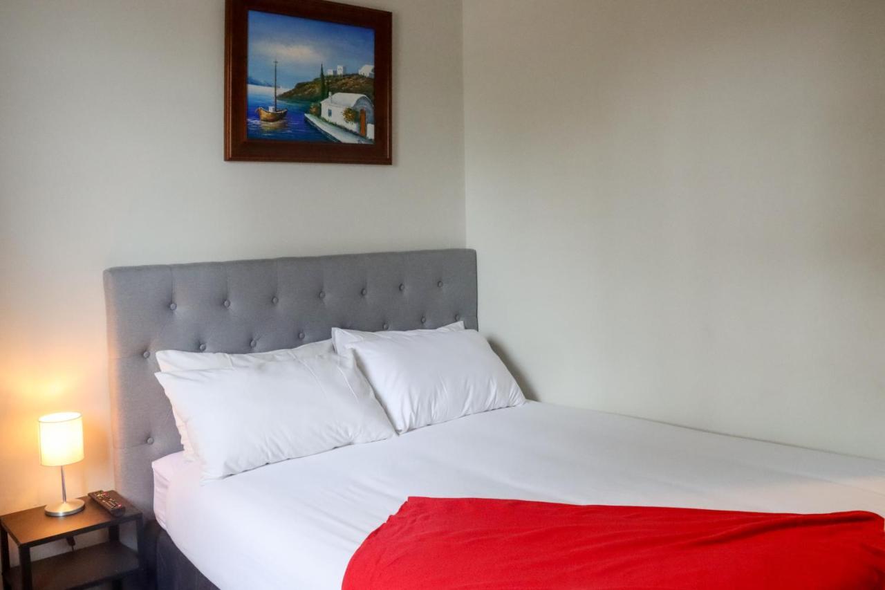 Tates Hotel Вінсор Екстер'єр фото